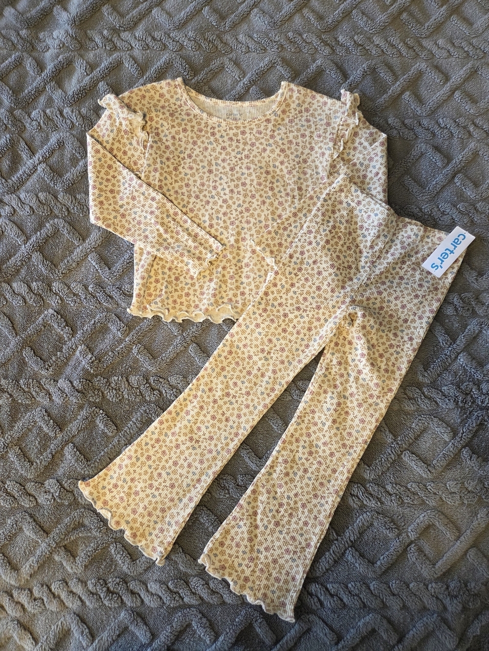 Carter's Cream And Ditsy Floral Set with Ruffled Legs, 5T NWT